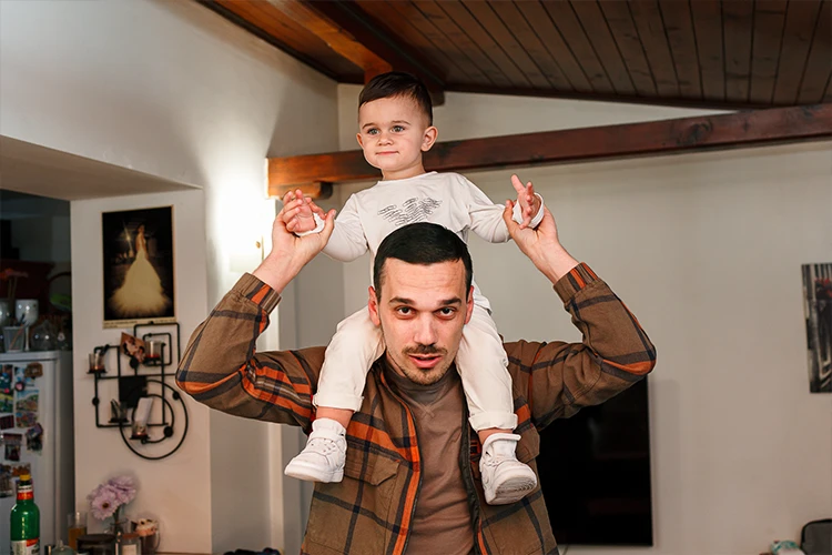 Игра по време на домашен рожден ден.