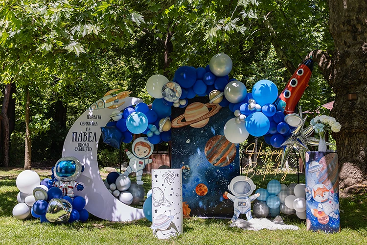 Украса за първи рожден ден на тема космос