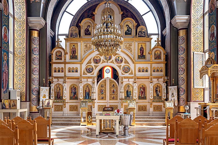 Храм "Свети Николай Мирликийски Чудотворец" подготвен за ритуал Свето Кръщение.