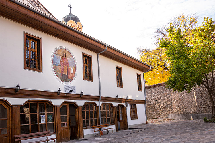 Фасадара на храм "Св. Неделя" в Пловдив.