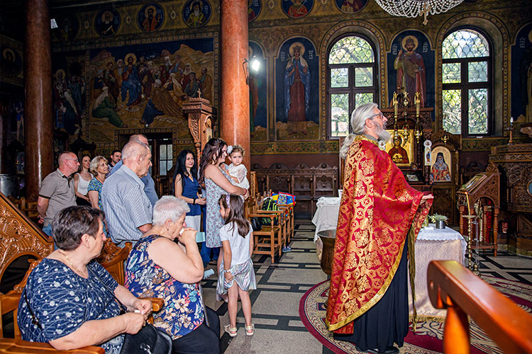 Ритуал Свето Кръщение в храм "Св. Петка", Пловдив.