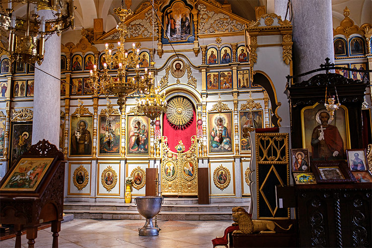 Храм "Св. Георги" в Пловдив, подготвен за кръщене.