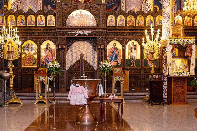 Храм "Свето Преображение Господне" в кв. Тракия, Пловдив, подготвен за ритуал Свето Кръщение.