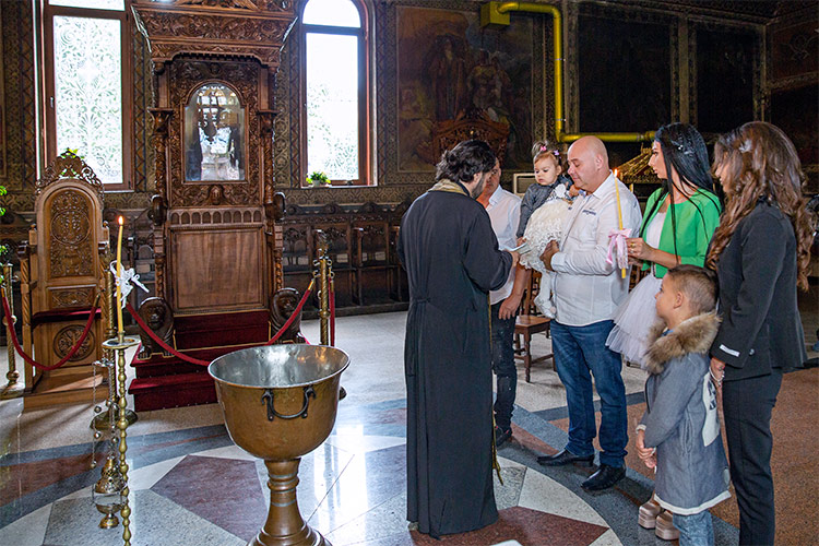 Ритуал Свето Кръщение в Храм "Св. Възнесение Господне" в Пловдив.