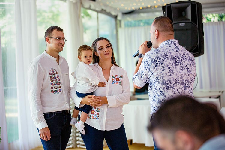 Родители със своето момченце празнуват кръщението му в Very Berry Wedding Tent, град Пловдив.