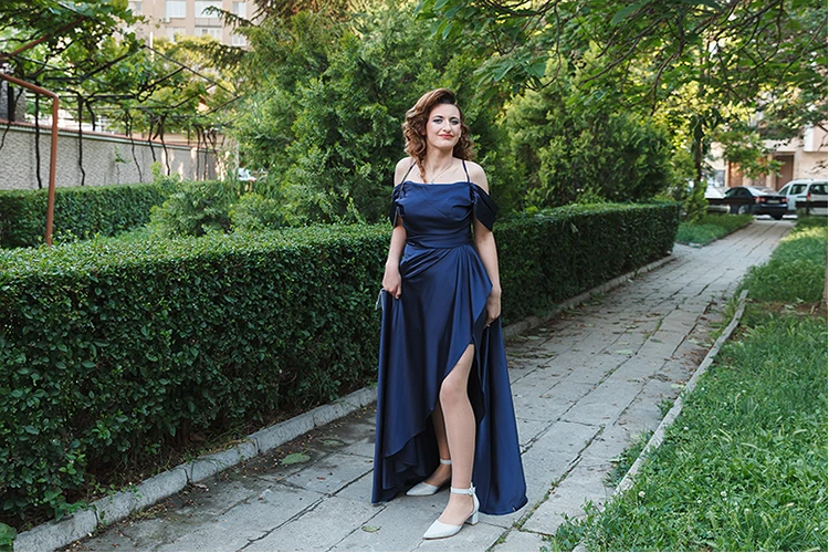 Портретна снимки от фотосесията на абитуриентка в Пловдив.